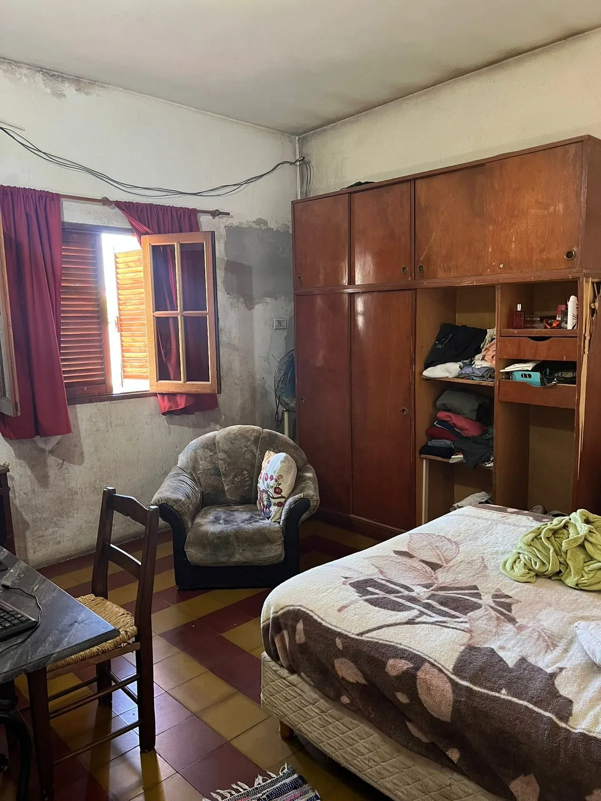 SE VENDE CASA TRES DORMITORIOS