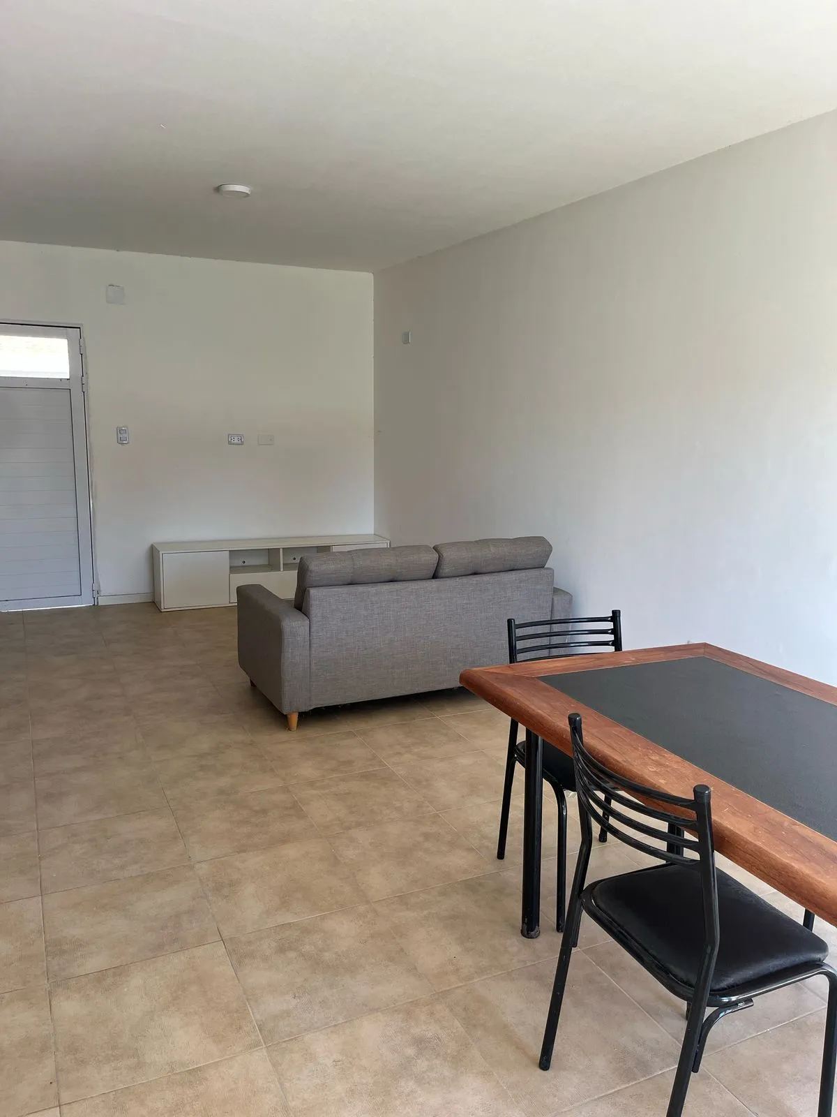 EN VENTA DUPLEX DE TRES DORMITORIOS ZONA ZANNI