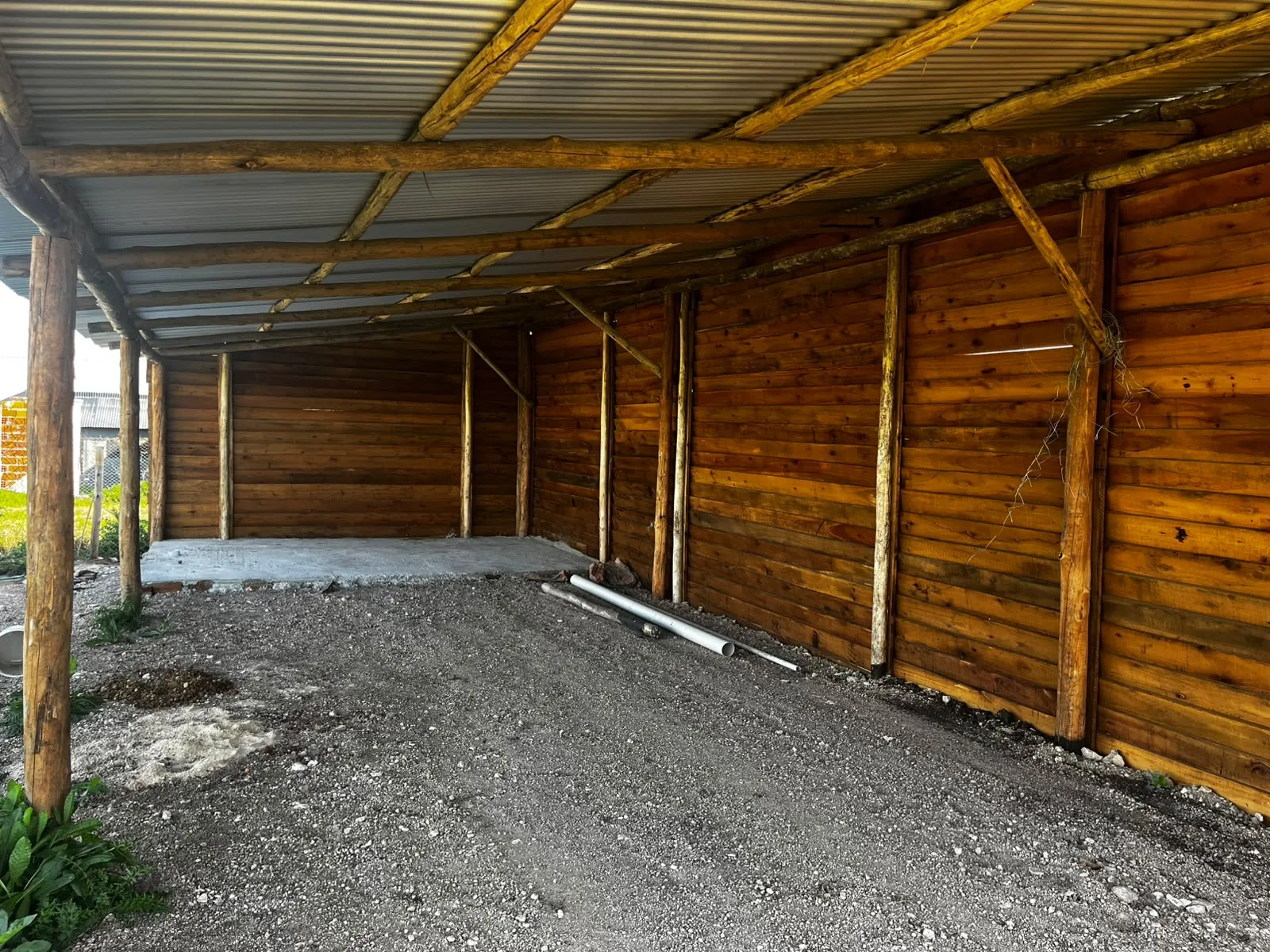 SE VENDE TERRENO CON MEJORAS - LOTEO LAS PALMAS